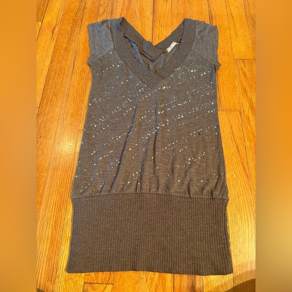 ✨ Twenty One Gray Sequin V-Neck Sweater Top - Picture 2 of 6
